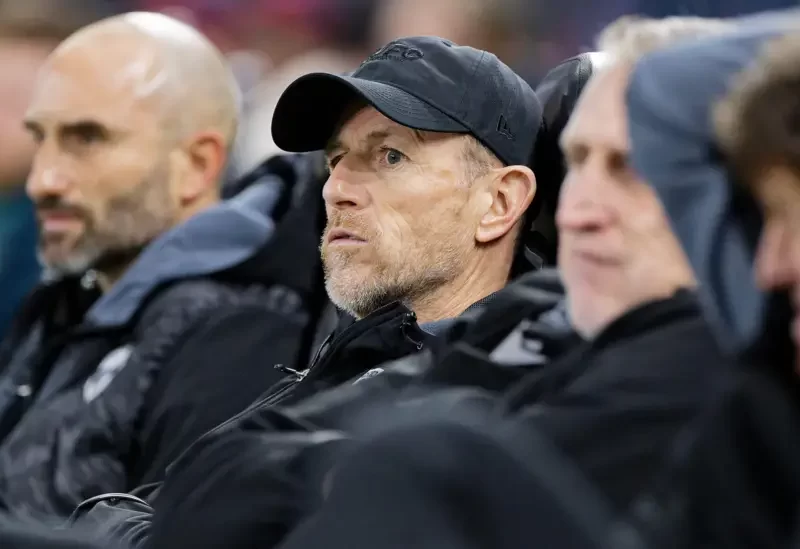 “他的位置受到越来越大的压力”-分析