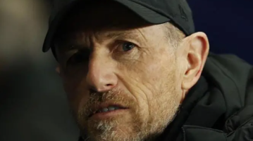 牛津联 0-2 完败斯旺西！罗维特怒批状态起伏，1 分悬保级区，后续 6 分战能否续命？